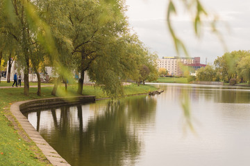 The horizon can be seen from the whole river in autumn