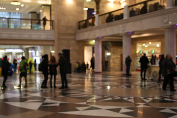Blur people in the shopping mall background with bokeh