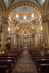 Fototapeta na wymiar cathedral interior in Real de Catorce Mexico 