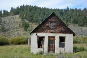 abandoned home 