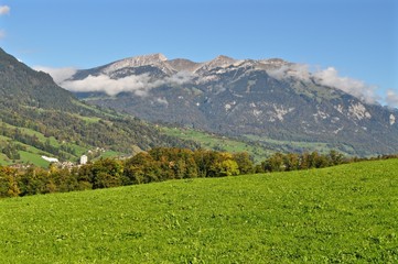 Fototapeta premium Rückseite vom Berg Pilatus, Schweizer Berg im Kanton Luzern