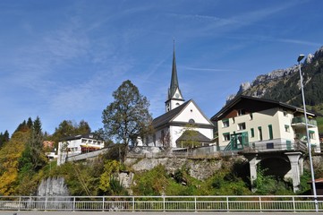Fototapeta na wymiar Dorf Flühli bei Sörenberg im Entlebuch mit Katholische Kirche St. Josef, Kanton Luzern, Schweiz
