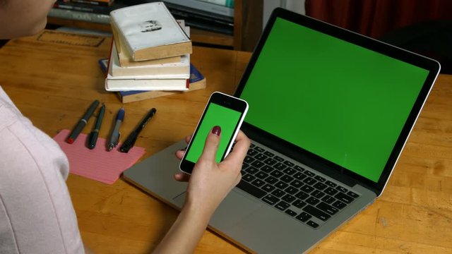 Using smartphone green screen with laptop in background