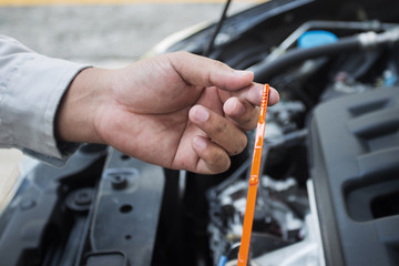 Car mechanic check oil level-03
