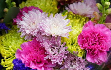 Obraz premium Close up on colorful chrysanthemum bouquet