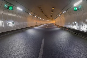 Fototapete Tunnel Kurve in einem Straßentunnel ohne Verkehr