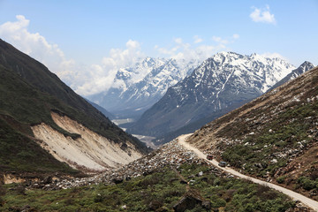 Fototapeta na wymiar Mountain road in Sikkim, India