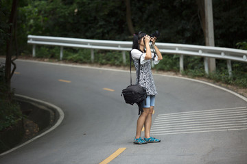 Fototapeta premium lady is taking photo by mirrorless camera
