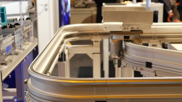An intelligent monorail conveying system for manufacturing and logistical processes.