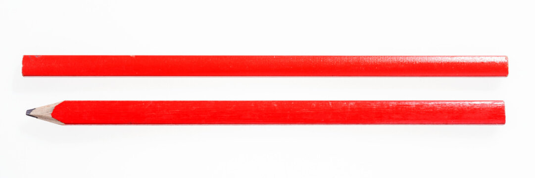 Zwei rote Zimmermannsbleistifte
