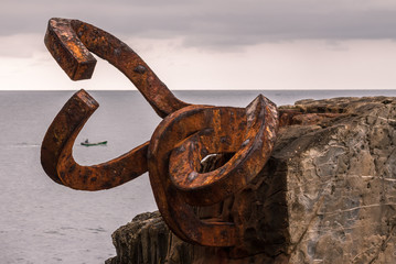 Peine de los vientos y txipironera