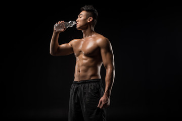 Fototapeta na wymiar shirtless sportsman drinking water