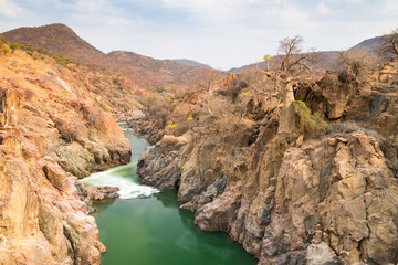 Fototapeta na wymiar Fluss Kunene an den Epupa Wasserfällen in Namibia