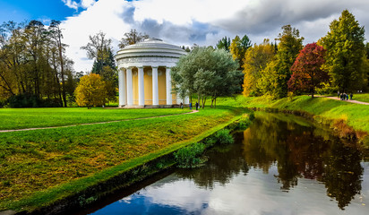 Fototapeta na wymiar Autumn landscape. Pavlovsk, Russia