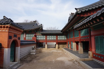 Naklejka premium 서울 - 2016년 12월 25일 : 경복궁 함화당을 정면에서 바라보다. (한국, 서울) [Seoul-December 25, 2016 : Watching the Gyeongbokgung Hamhwadang pavilion from the front. (South Korea, Seoul)]