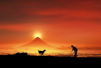 富士山の日の出と走る犬のシルエット