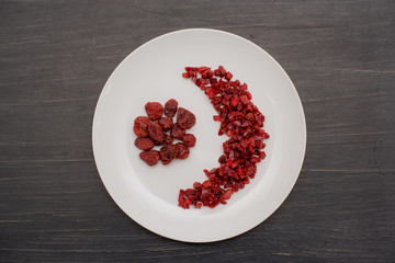 Strawberry fruit dried in dish