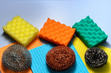 Sponges, metal sponges and cleaning napkins