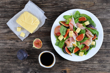 spinach, figs, sliced ham, cheese salad
