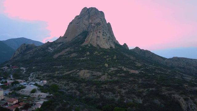 pe&ntilde;a de bernal aerial