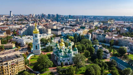 Foto auf Acrylglas Kiew Luftbild von oben auf die Sophienkathedrale und die Skyline von Kiew von oben, das Stadtbild von Kiew, die Hauptstadt der Ukraine