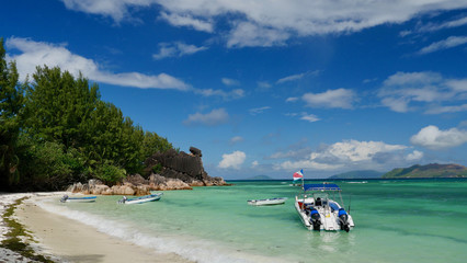 Fototapeta na wymiar Ile Curieuse, bateau, Seychelles, série 