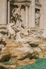 Fototapeta na wymiar Dettagli della fontana di Trevi a Roma