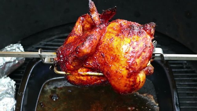 Grillhuhn am Drehspies,  Grillh&auml;hnchen am Grill