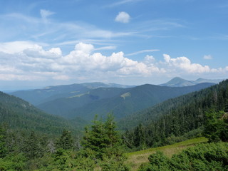Fototapeta na wymiar The Ukrainian Carpathians. Marmaros mountain range.