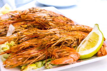 fries cuisine shrimp and lemon
