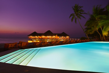 Naklejka premium Pool and cafe on tropical Maldives island