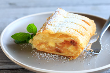 süßer Apfelstrudel