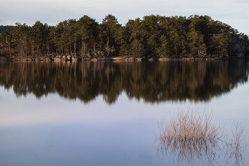 Obraz premium reflejo en ele lago