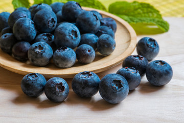 Arrangement blueberries on plank