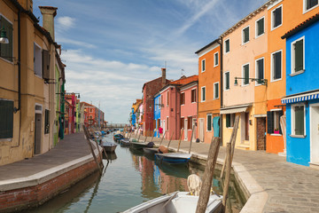 Fototapeta na wymiar Colourful buildings lining cannal, Island of Burano, Venice Italy