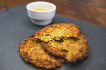 Kartoffelpuffer mit Apfelmus
