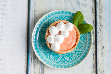 Grapefruit curd tartlets with meringue on top