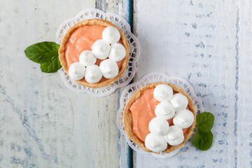 Grapefruit curd tartlets with meringue on top