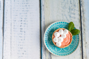 Grapefruit curd tartlets with meringue on top