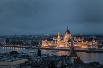Fototapeta na wymiar Parlamentsgebäude Budapest