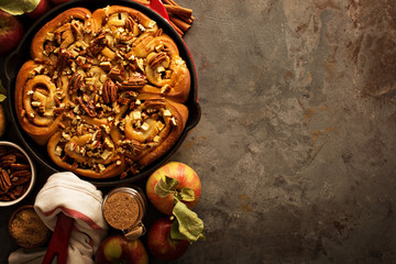 Cinnamon rolls with apples, caramel and pecan