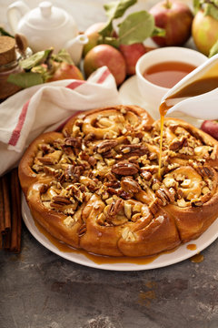 Cinnamon rolls with apples, caramel and pecan