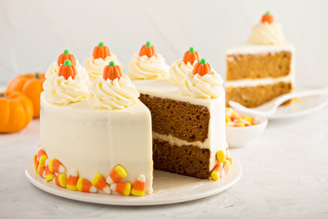 Pumpkin spice layered cake with cream cheese frosting