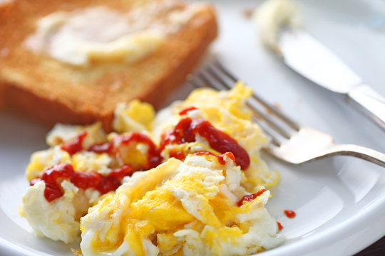 Eggs scrambled with Sriracha hot chili sauce and buttered toast