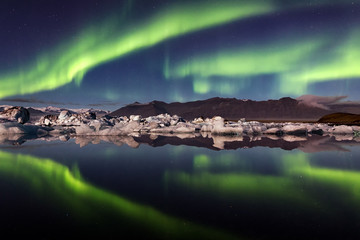 Aurora borealis at the glacier lagoon - 176305139
