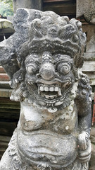 Temple Tirta Empul et sa source sacrée sur l'île de Bali, Indonésie