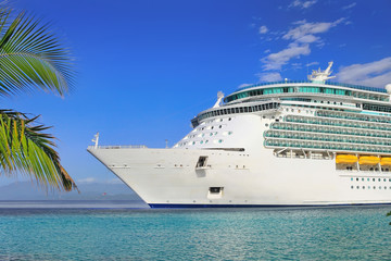 Naklejka premium Luxury Cruise Ship Sailing to Port