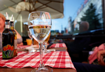 Obraz premium Pure drinking water glass at summer terrace cafe.