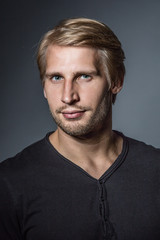 Obraz premium Muscular blonde man portrait