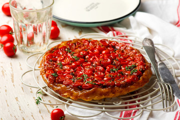 tomato tarte tatin.style rustic.